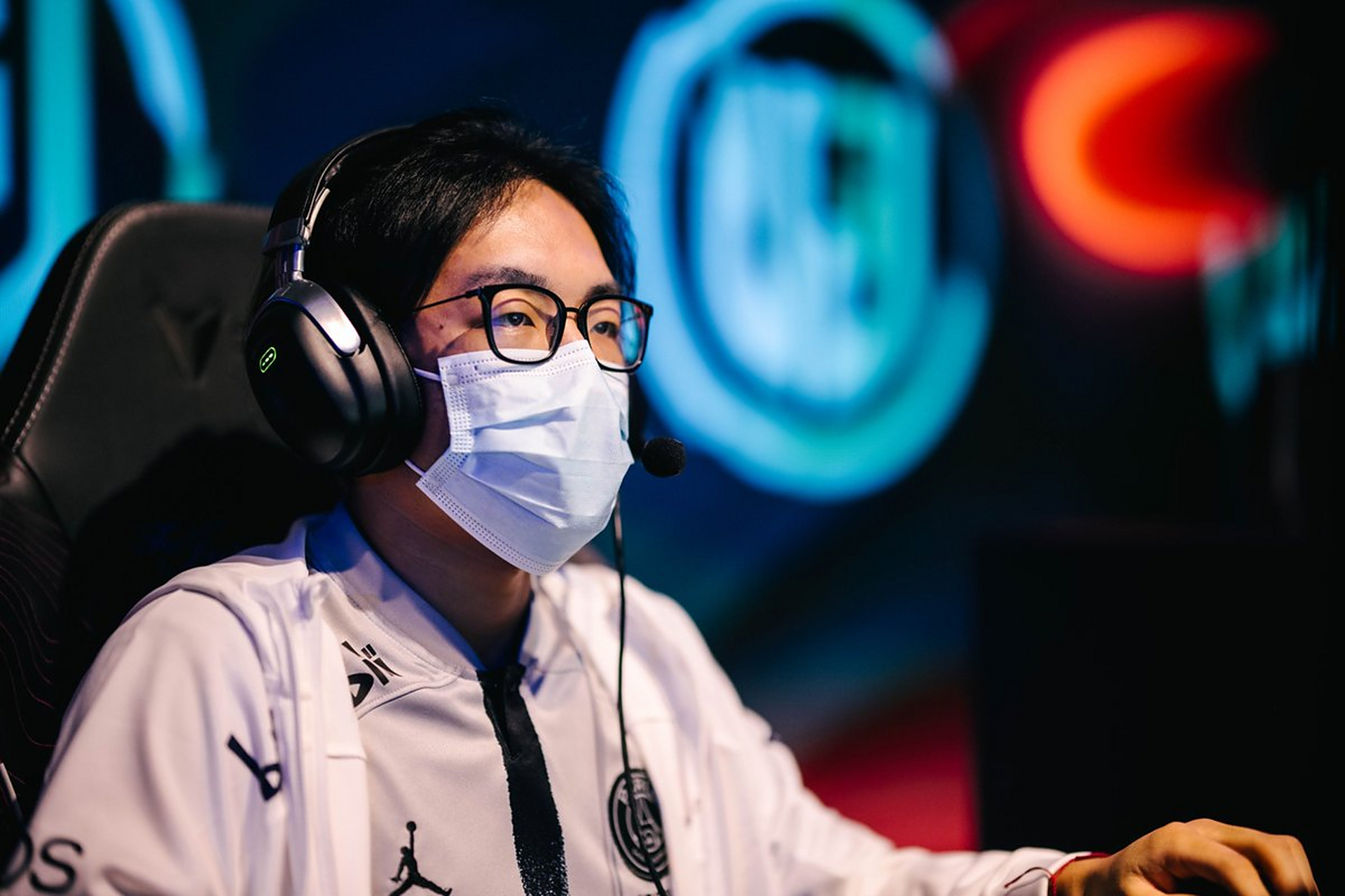 LGD绝地反击PSG，Deft爆发神勇的简单介绍