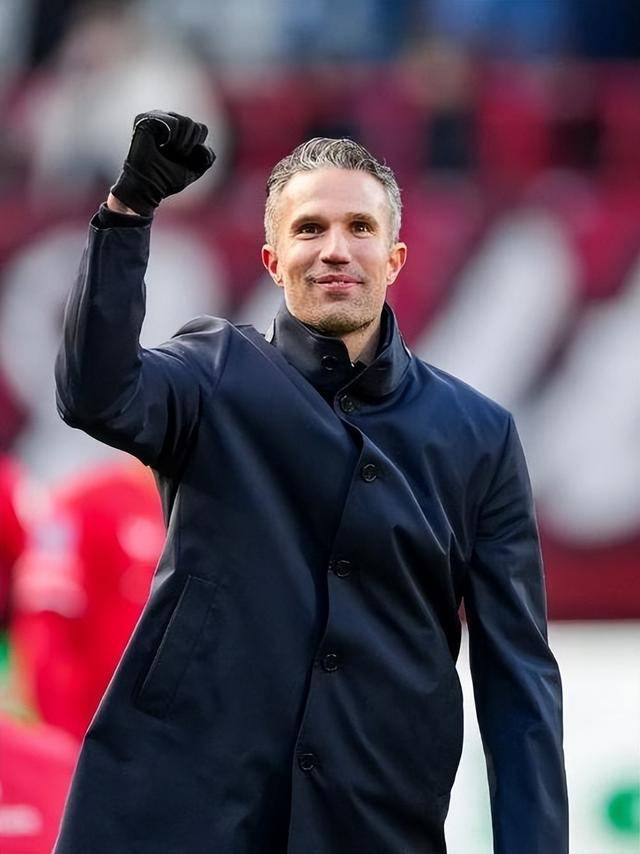 秘鲁险胜皇马，范佩西制霸全场