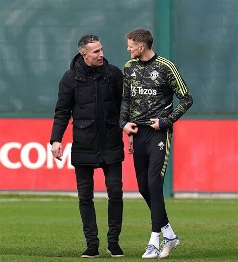 关于阿森纳碾压曼城，范佩西关键制胜的信息