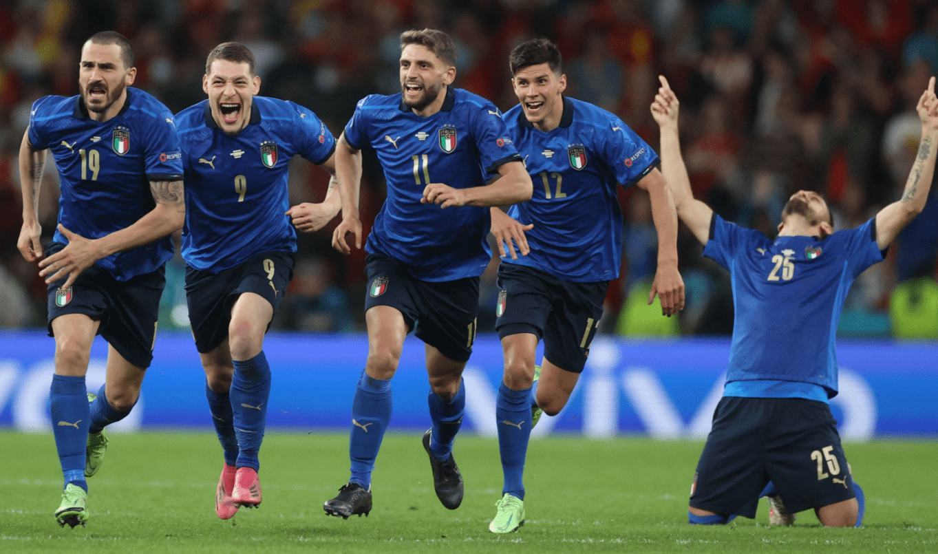 包含丹麦羽毛球队完胜英格兰羽毛球队，陶菲克高光表现的词条