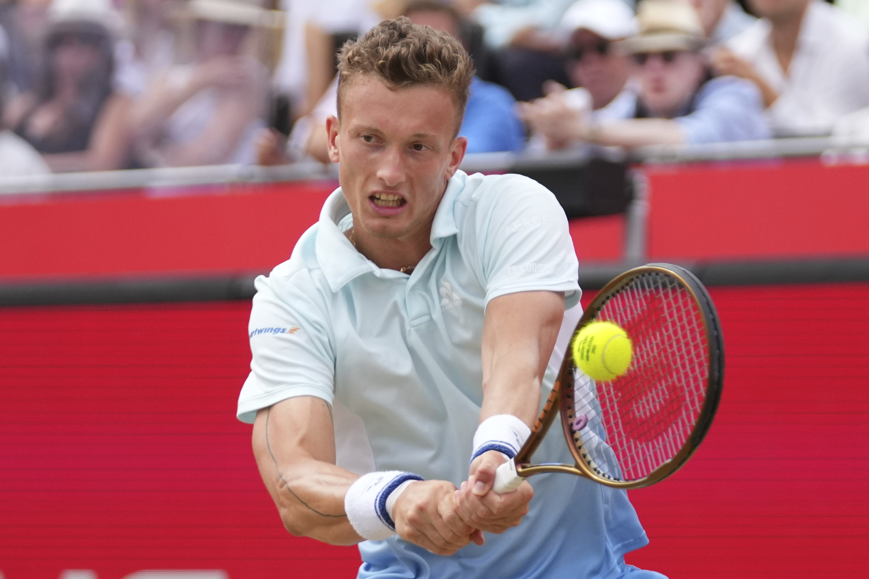 欧洲网球队爆冷英国网球队,阿尔卡拉斯关键制胜 欧洲网球队爆冷英国网球队,阿尔卡拉斯关键制胜