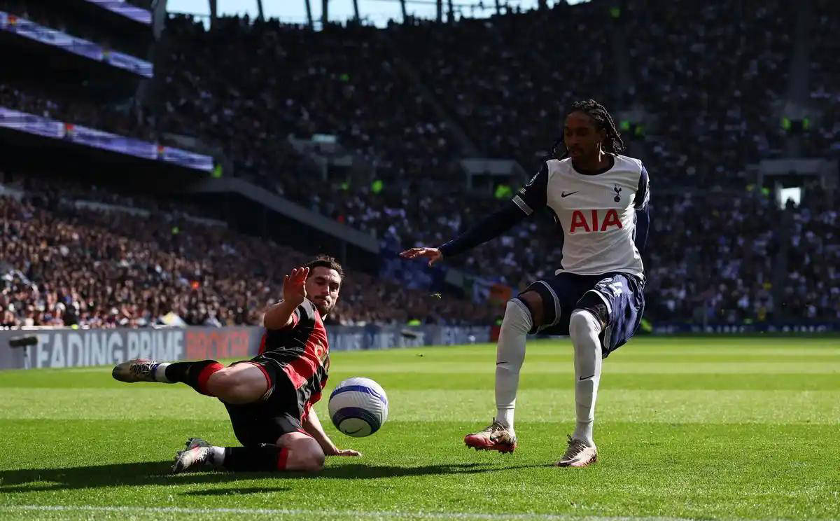 开云平台-比利亚雷亚尔客场胜出，争夺欧战席位的简单介绍