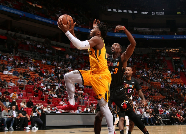 开云体育入口-爵士实现5连胜创纪录，米切尔表现风生水起