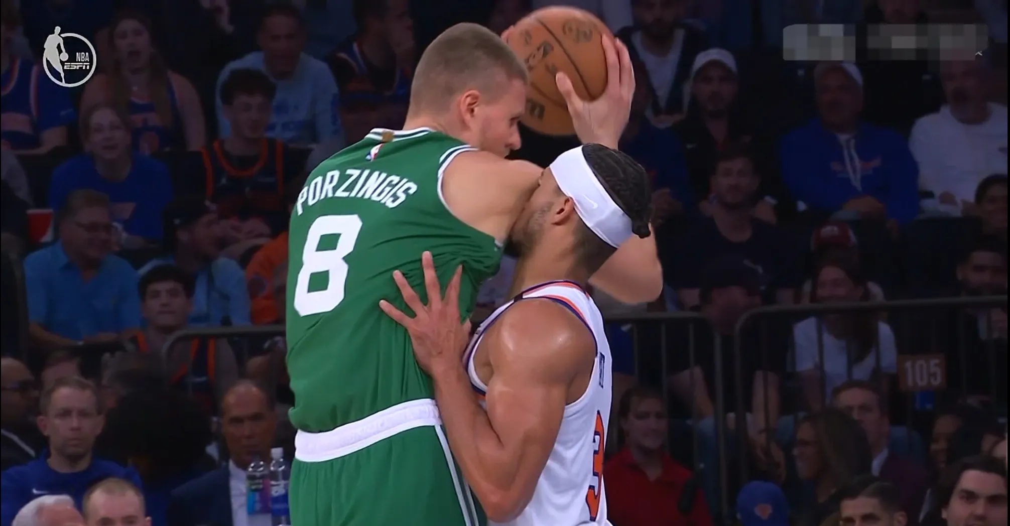 开云体育-包含精彩对决场面惊险刺激，球员表现抢眼的词条